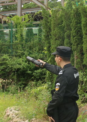 عملية سهلة GPS إشارة جهاز تشويش مصباح يدوي مع إضاءة قوية 10000LM