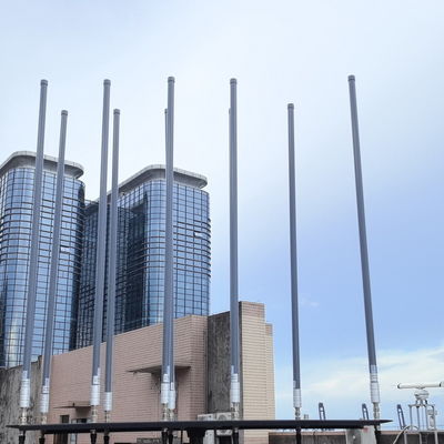 نظام مكافحة الطائرات بدون طيار / مكافحة الطائرات بدون طيار عالي الطاقة مع 500m إلى 2km نطاق مكافحة الضجيج وحتى 95٪ الرطوبة مقاومة للماء IP65 لتركيب المحطة